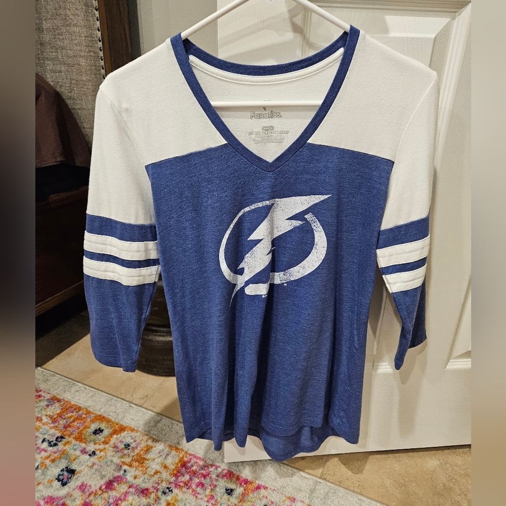 Women's Tampa Bay Lightning shirt size S